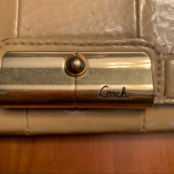Coach patent leather wallet in nude - Picture 3 of 14